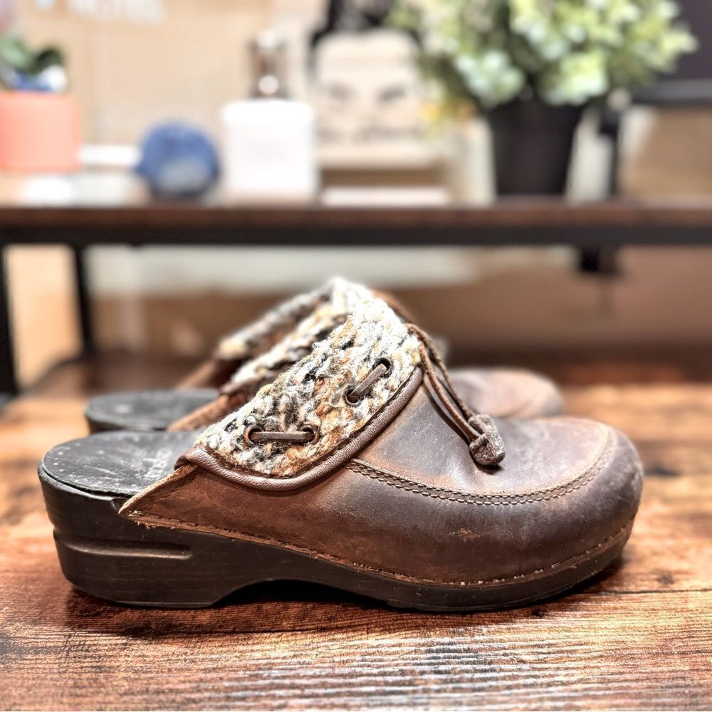 Dansko Brown Leather Knit Clogs Size‎ 39EU (8.5/9US)